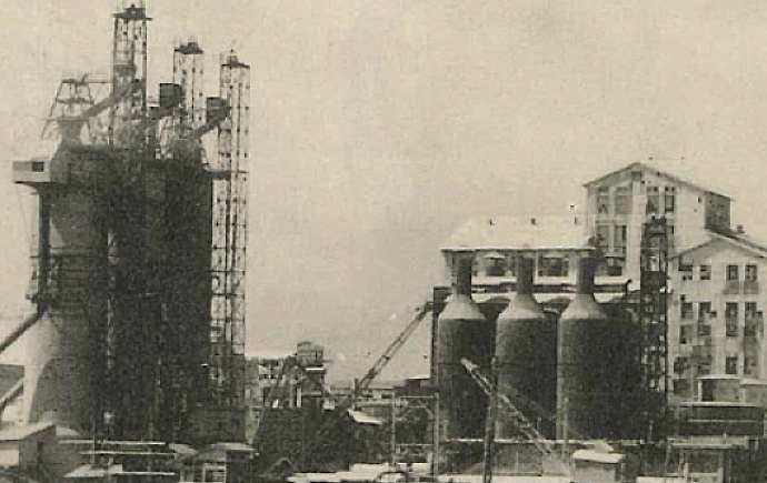 1937年頃の宇部曹達工業の工場